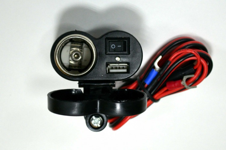Прикуриватель c USB разъемом для зарядки мобильных телефонов